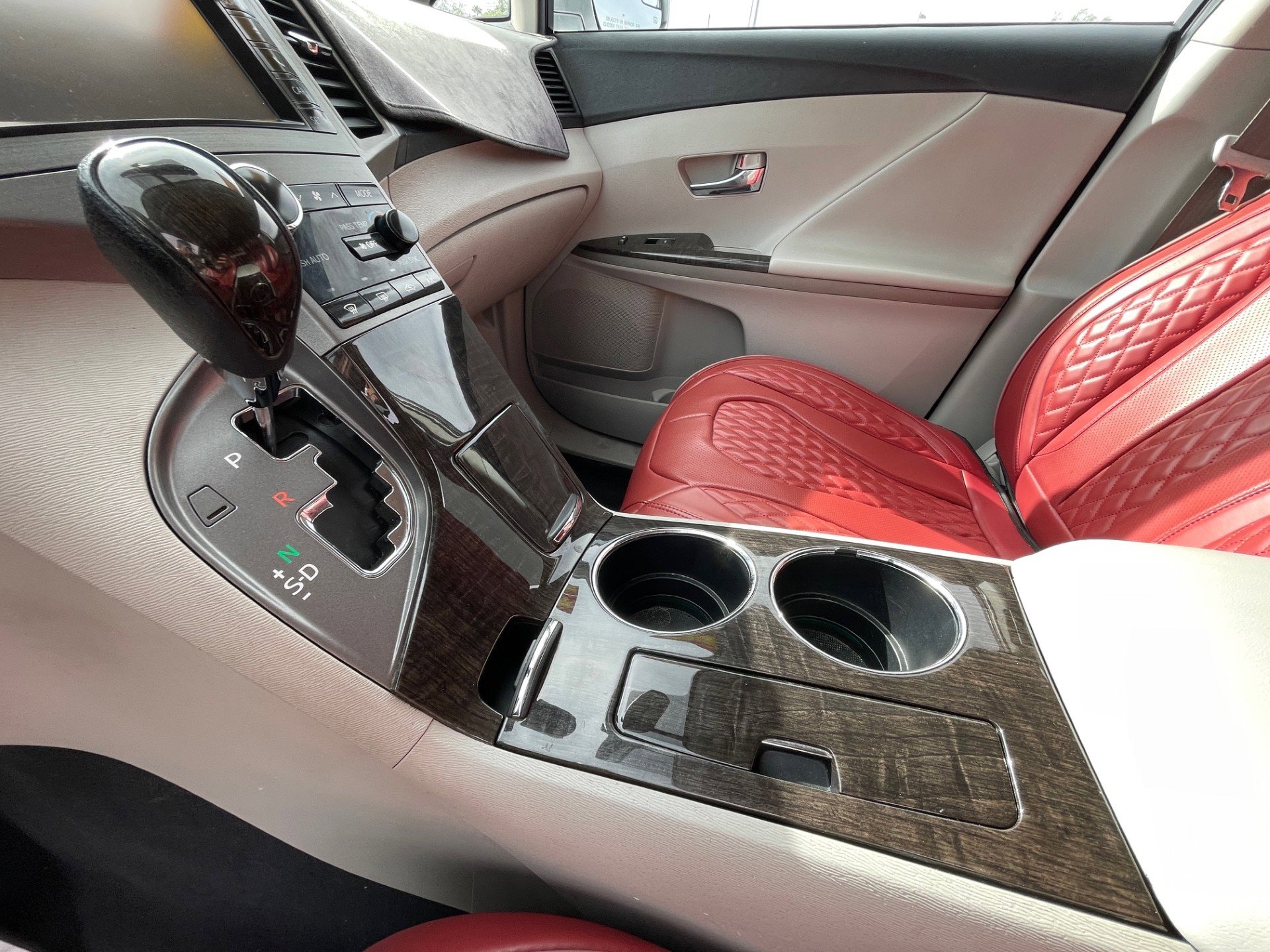 Used 2014 Toyota Venza LE w/ LE Convenience Package FWD image 18