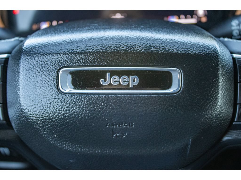 Used 2023 Jeep Grand Cherokee L Laredo AWD/4WD image 41