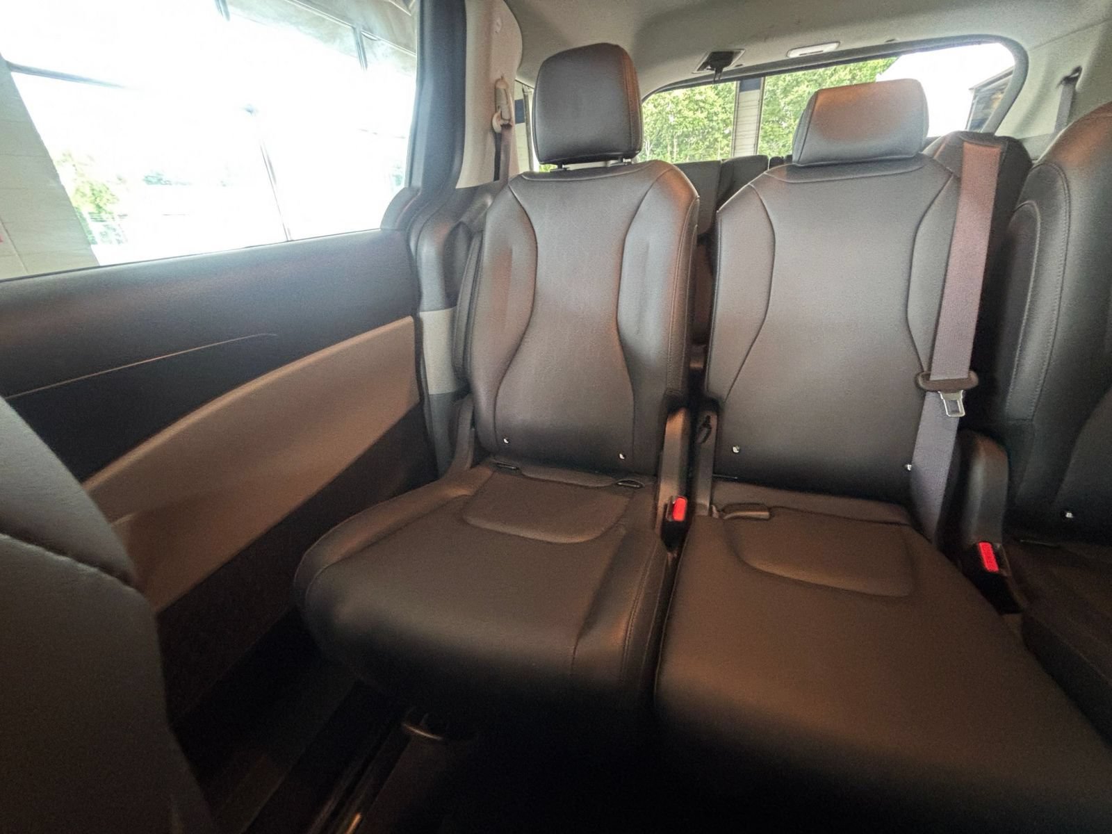 Used 2026 Kia Carnival FWD image 40