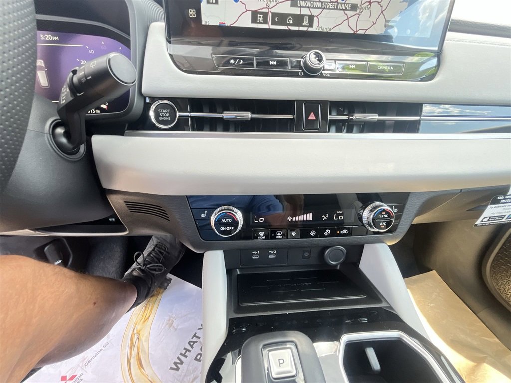 New 2025 Mitsubishi Outlander SE image 19