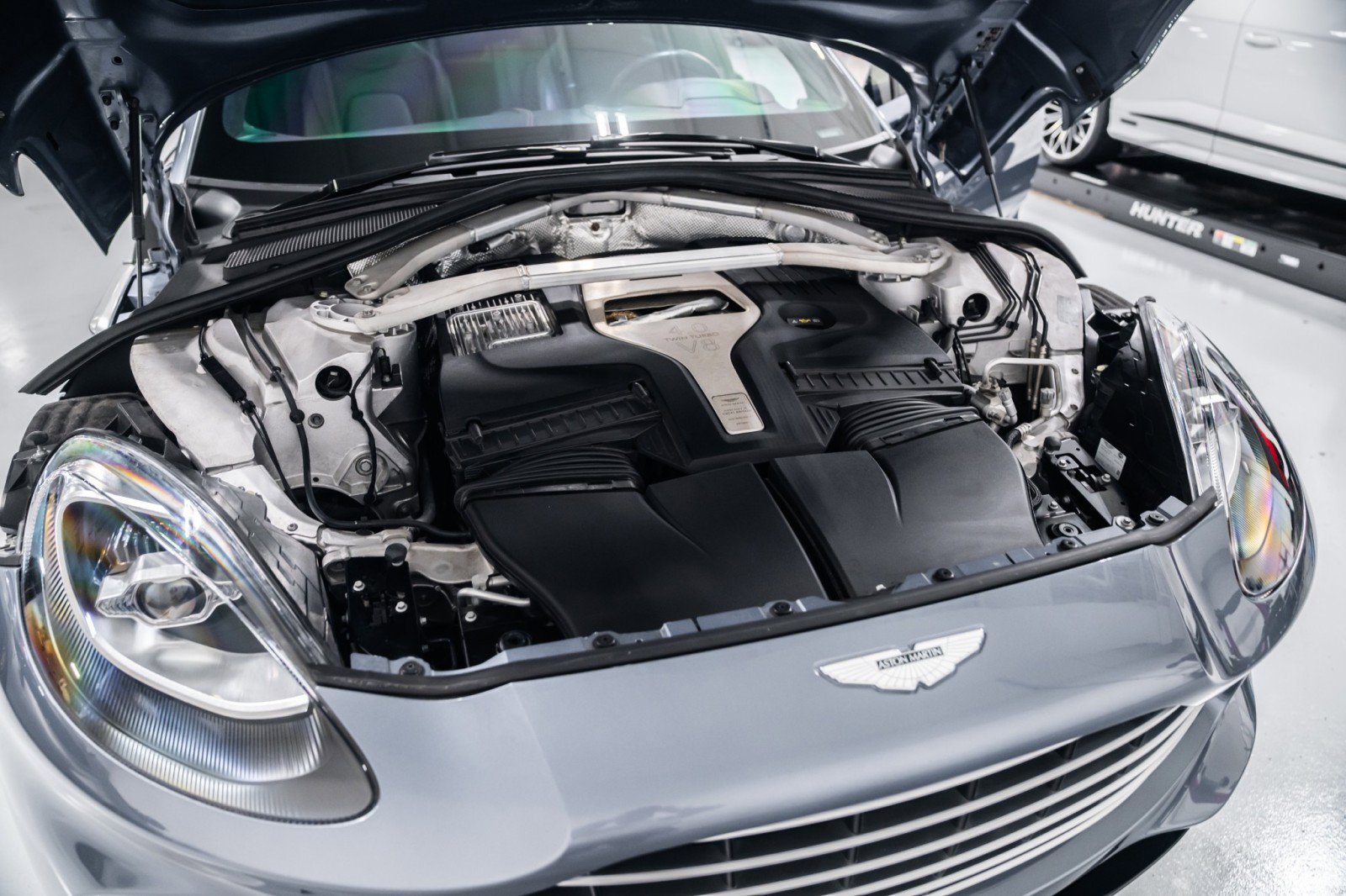 Used 2021 Aston Martin DBX image 31