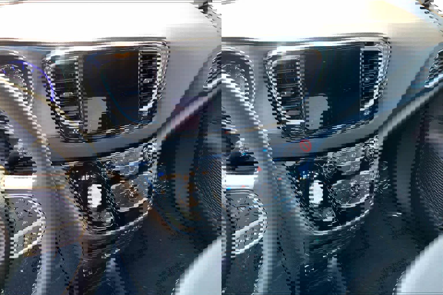 Used 2025 Chrysler Pacifica Select image 7