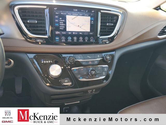 Used 2019 Chrysler Pacifica Limited FWD image 16