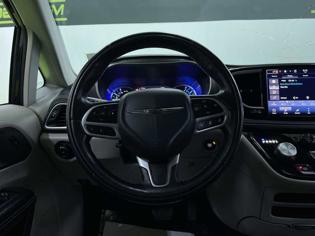 Used 2022 Chrysler Pacifica Touring-L w/ Uconnect Theater Family Group image 21
