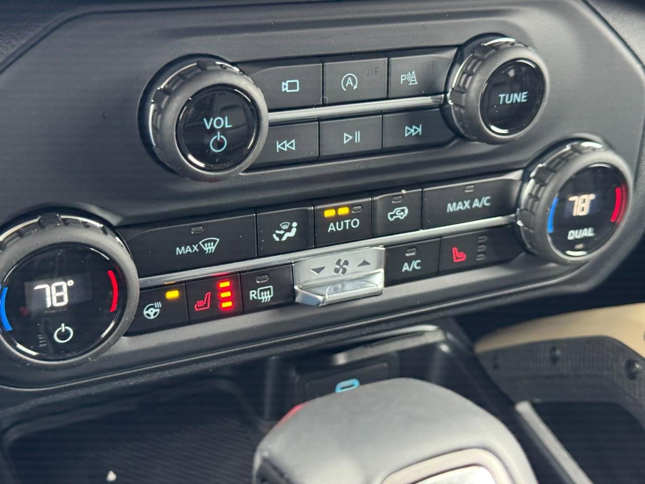 New 2025 Ford Bronco Badlands image 14