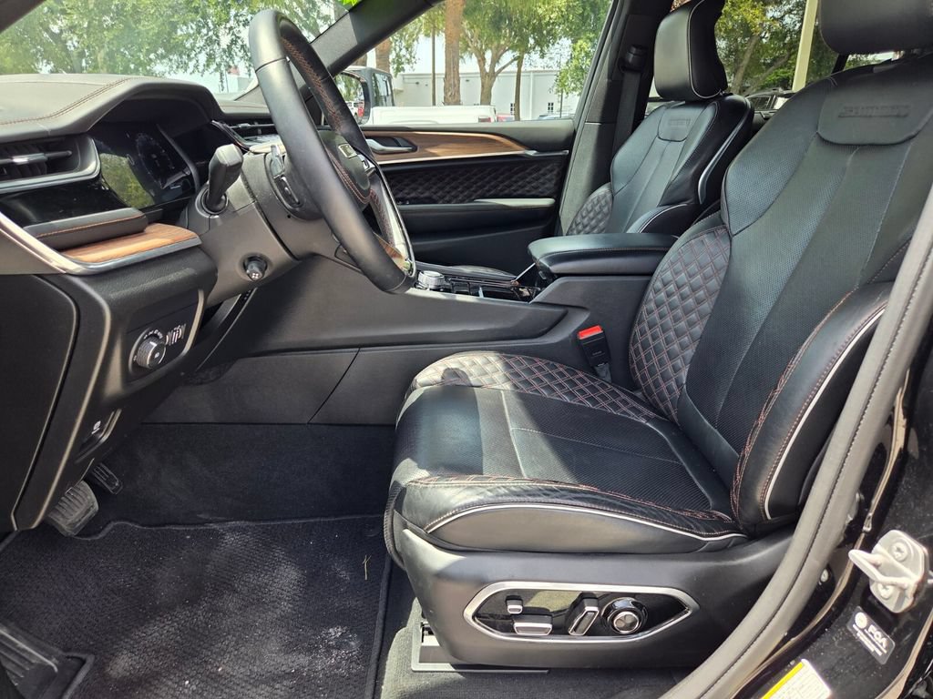 Used 2023 Jeep Grand Cherokee Summit w/ Luxury Tech Group V AWD/4WD image 15