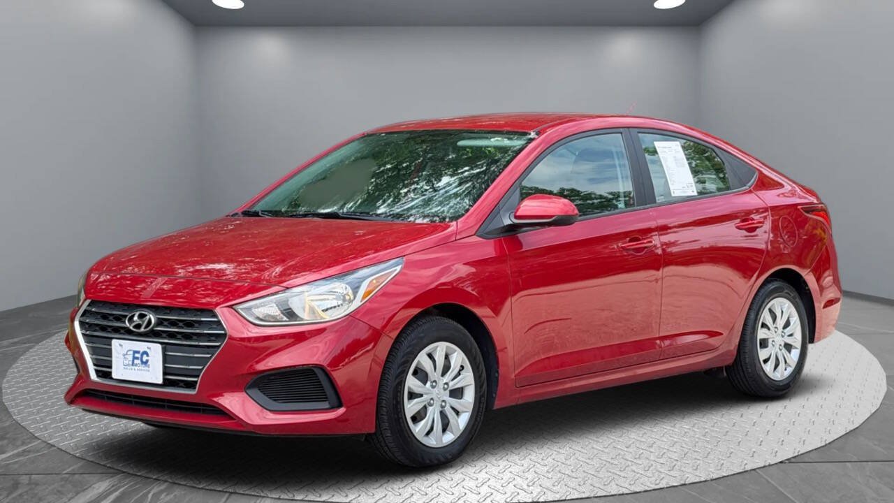 Used 2021 Hyundai Accent SE w/ Cargo Package FWD image 3