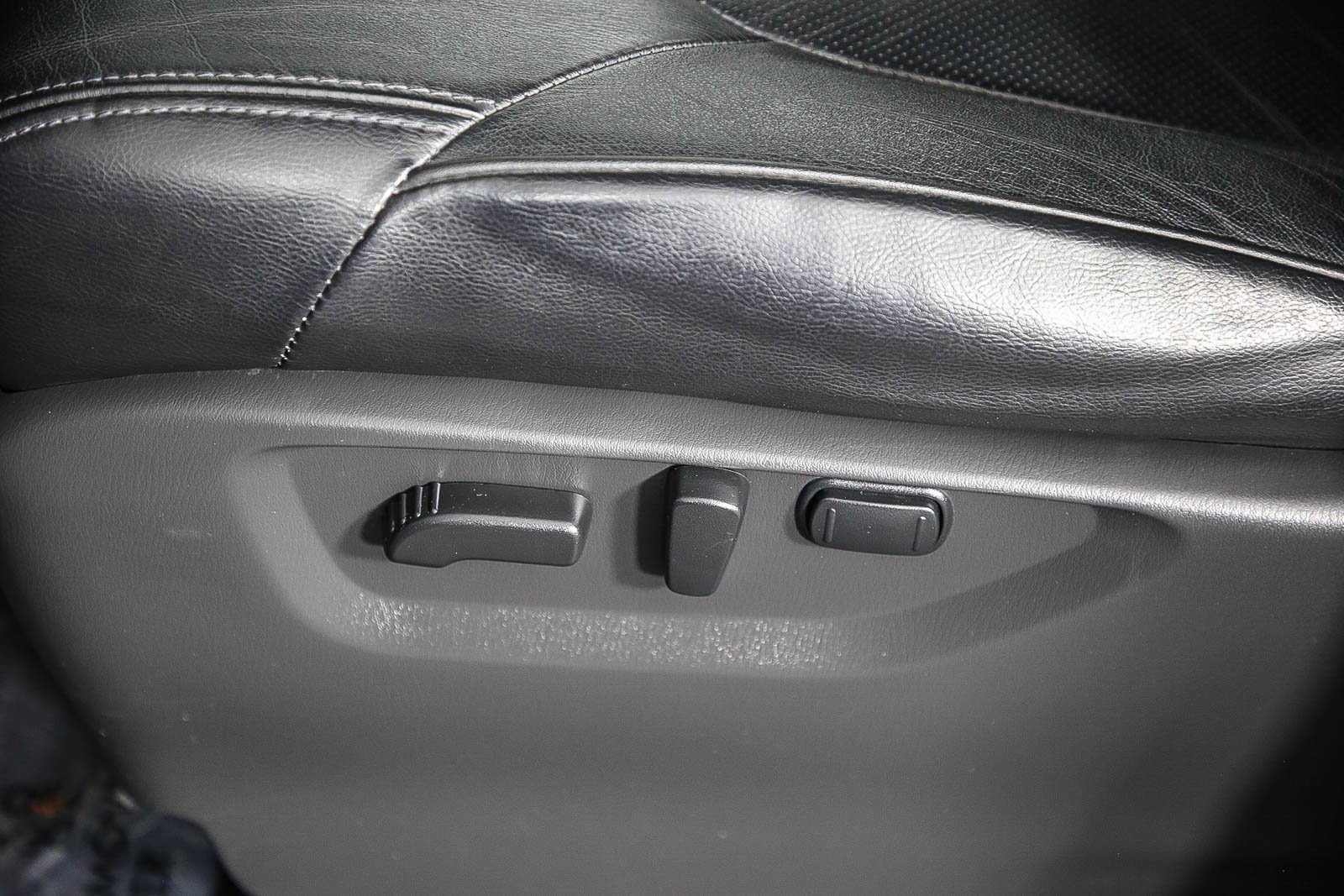 Used 2023 Nissan Armada SL w/ Captain's Chairs Package image 23