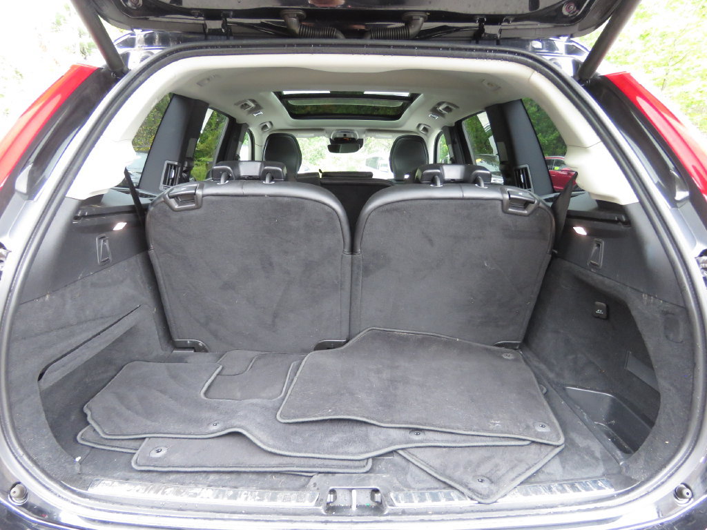 Used 2022 Volvo XC90 T5 Momentum AWD/4WD image 18