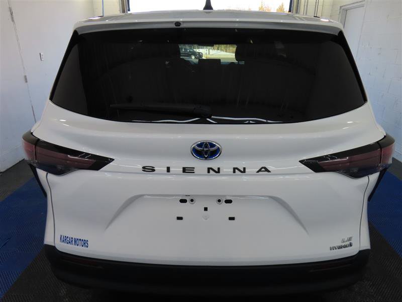 Used 2024 Toyota Sienna LE image 11