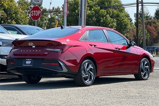 New 2025 Hyundai Elantra SEL image 6