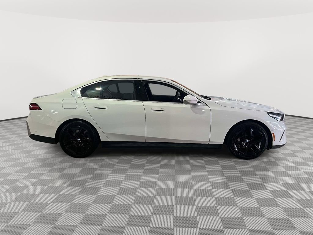 Used 2026 BMW 530i xDrive AWD/4WD image 2