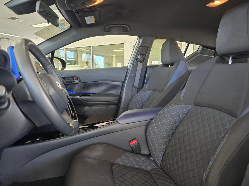 Used 2020 Toyota C-HR XLE image 22