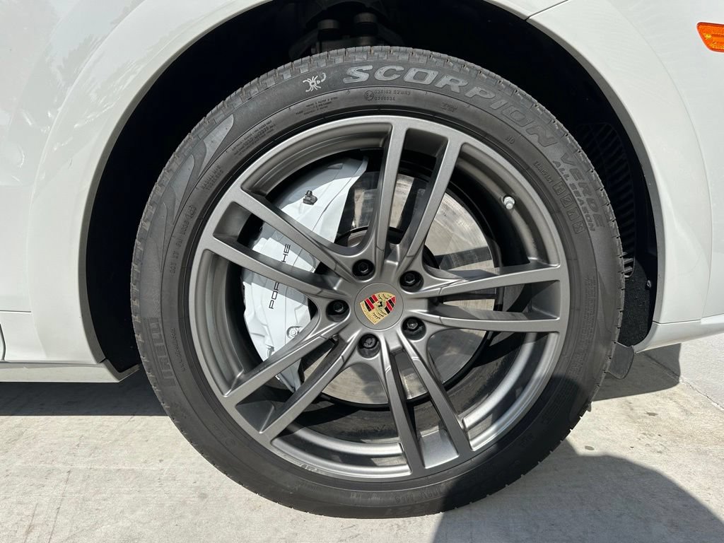 Certified 2023 Porsche Cayenne Turbo AWD/4WD image 38