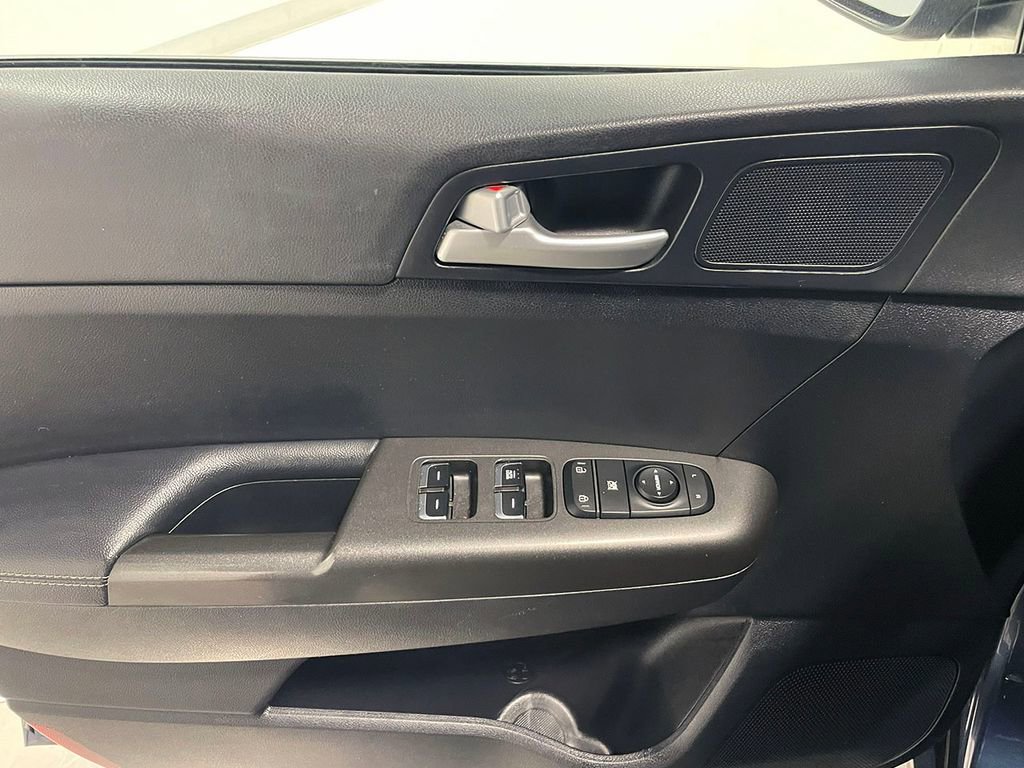 Used 2020 Kia Sportage LX image 17