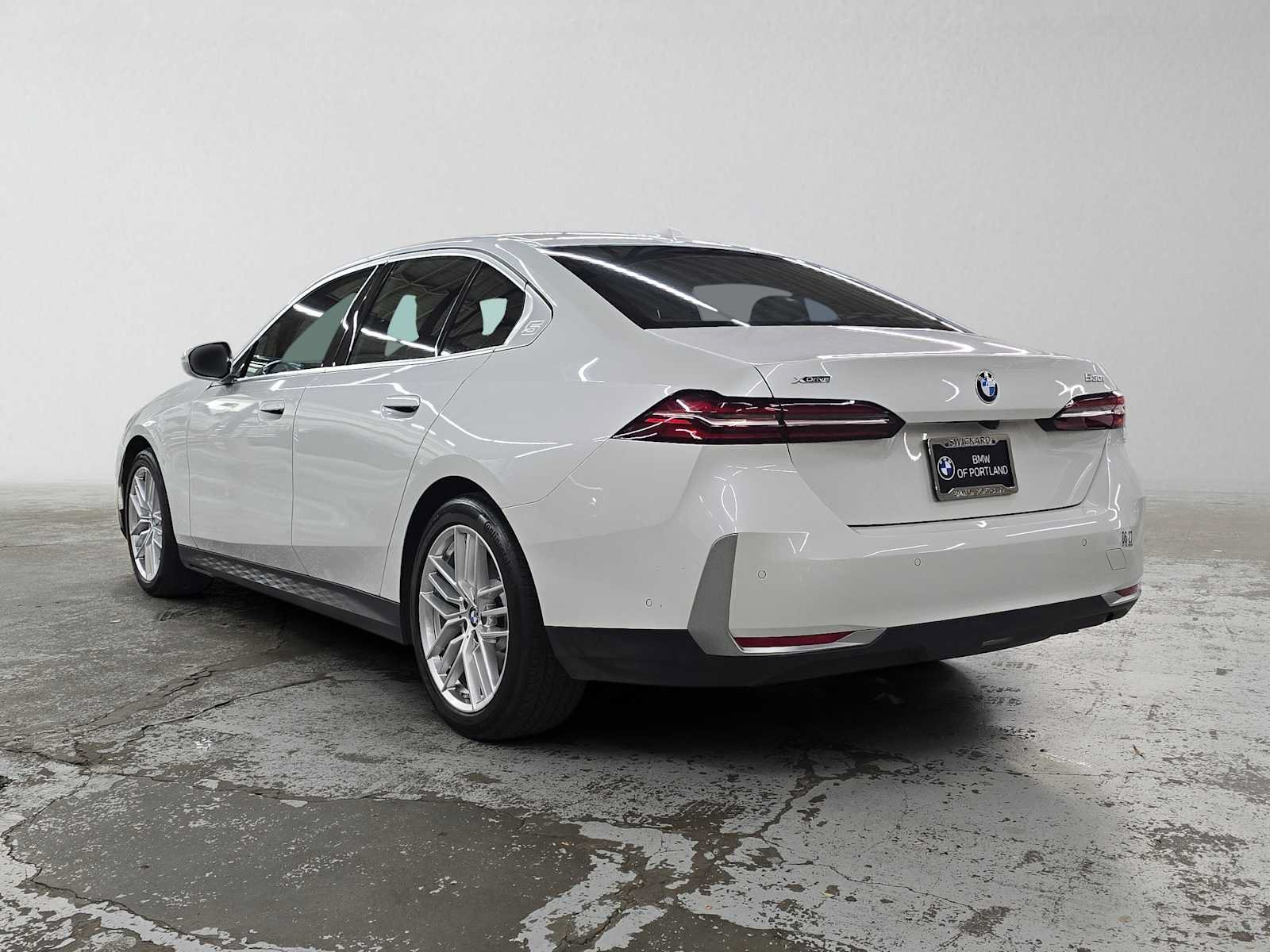 Used 2025 BMW 530i xDrive AWD/4WD image 5