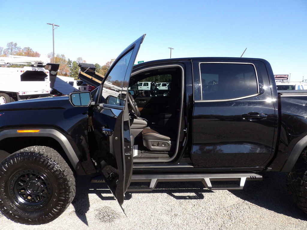 Used 2023 GMC Canyon AT4 w/ AT4 Premium Package image 13