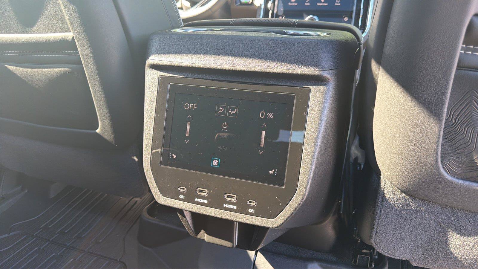 New 2027 GMC Yukon Denali Ultimate w/ LPO, Floor Liner Package AWD/4WD image 23
