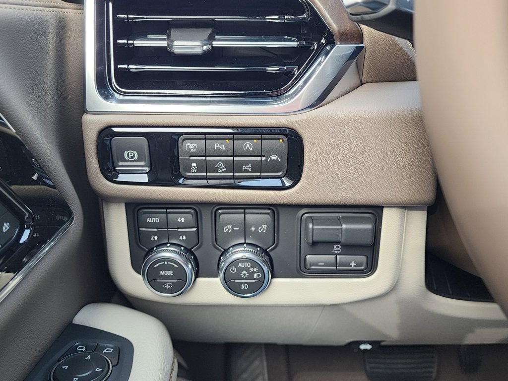 New 2026 GMC Yukon XL Denali w/ Denali Reserve Package image 18