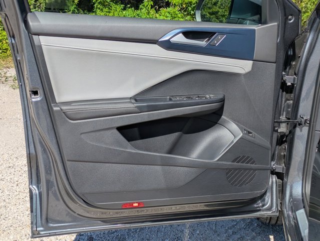 Used 2024 Volkswagen Taos SE image 11