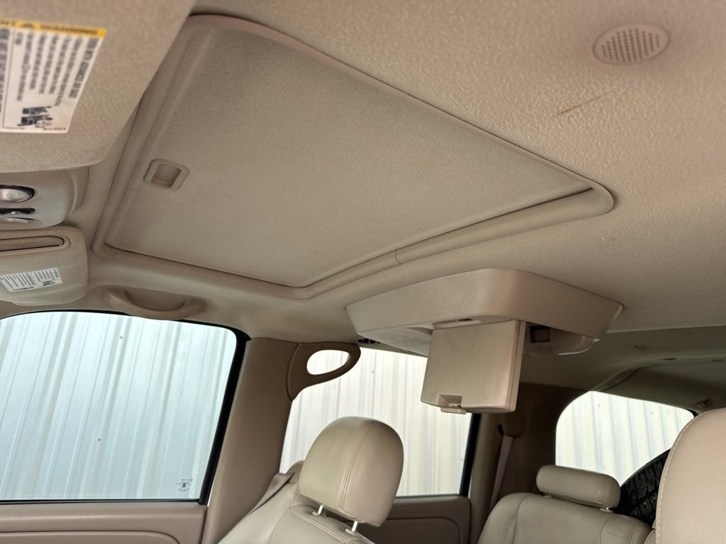 Used 2004 Chevrolet Suburban 2500 LT w/ Preferred Equipment Group image 27