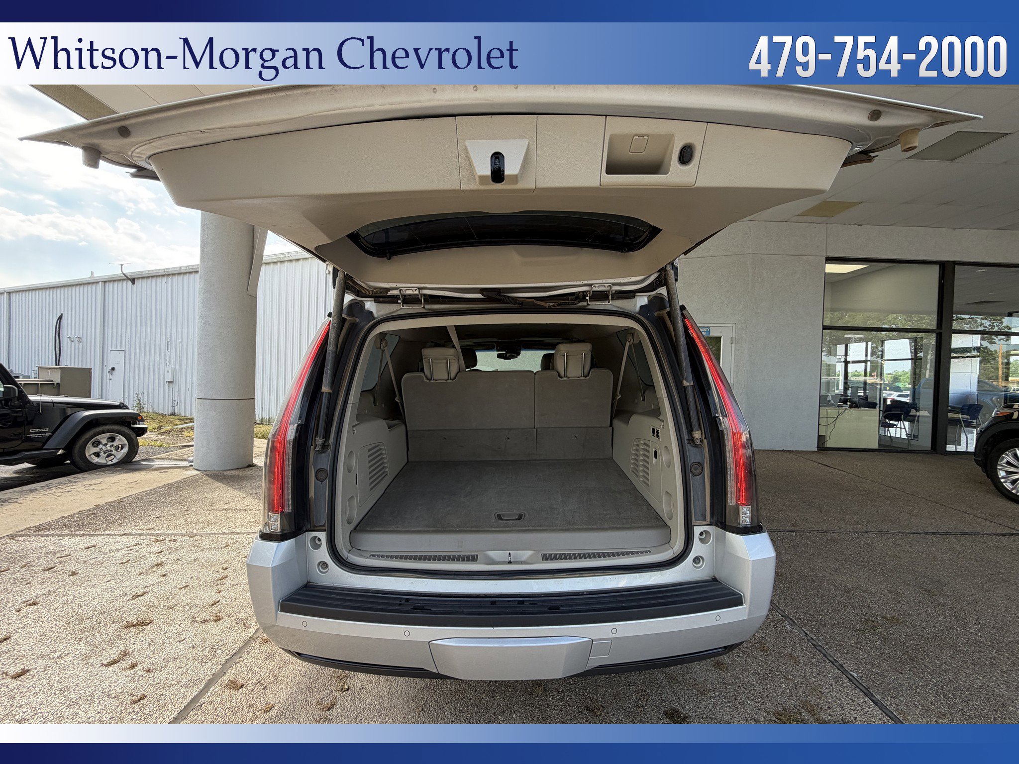 Used 2016 Cadillac Escalade ESV Luxury RWD image 38