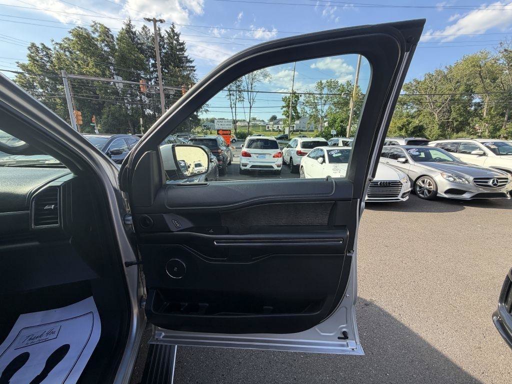 Used 2019 Ford Expedition Limited w/ Equipment Group 302A AWD/4WD image 24