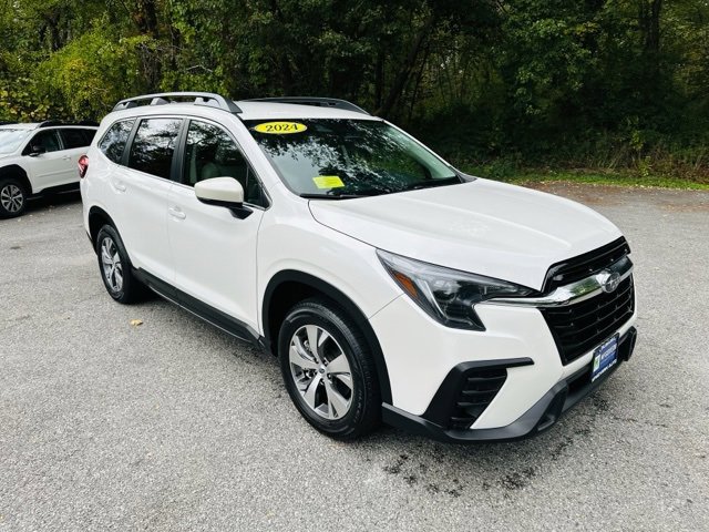 Used 2024 Subaru Ascent Premium w/ Convenience Package image 3