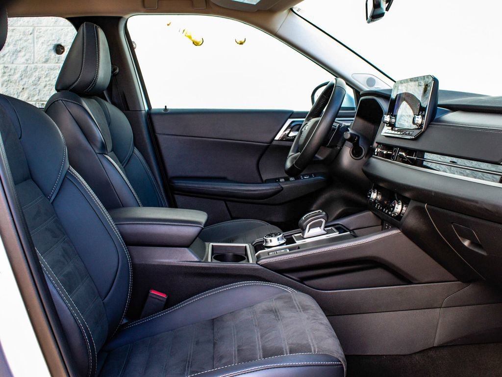 Used 2024 Mitsubishi Outlander SE image 42