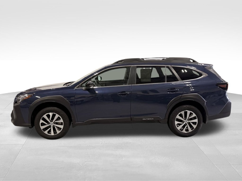 Used 2025 Subaru Outback Premium AWD/4WD image 2