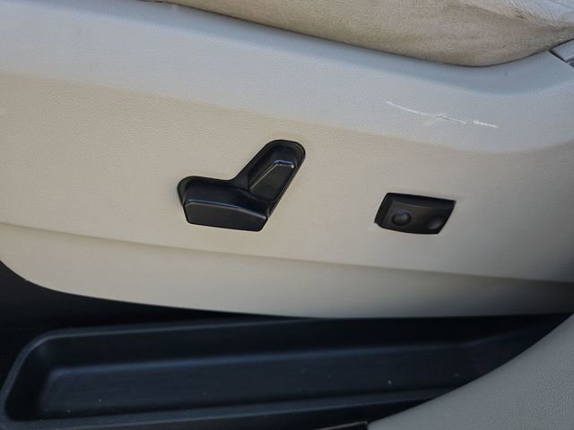 Used 2011 Chrysler Town & Country Touring w/ Entertainment Group #1 FWD image 29