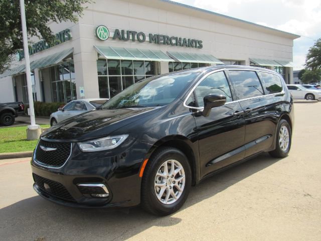 Used 2024 Chrysler Pacifica Touring-L