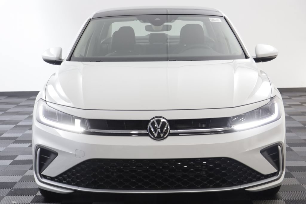Used 2025 Volkswagen Jetta SE w/ Sunroof Package FWD image 21