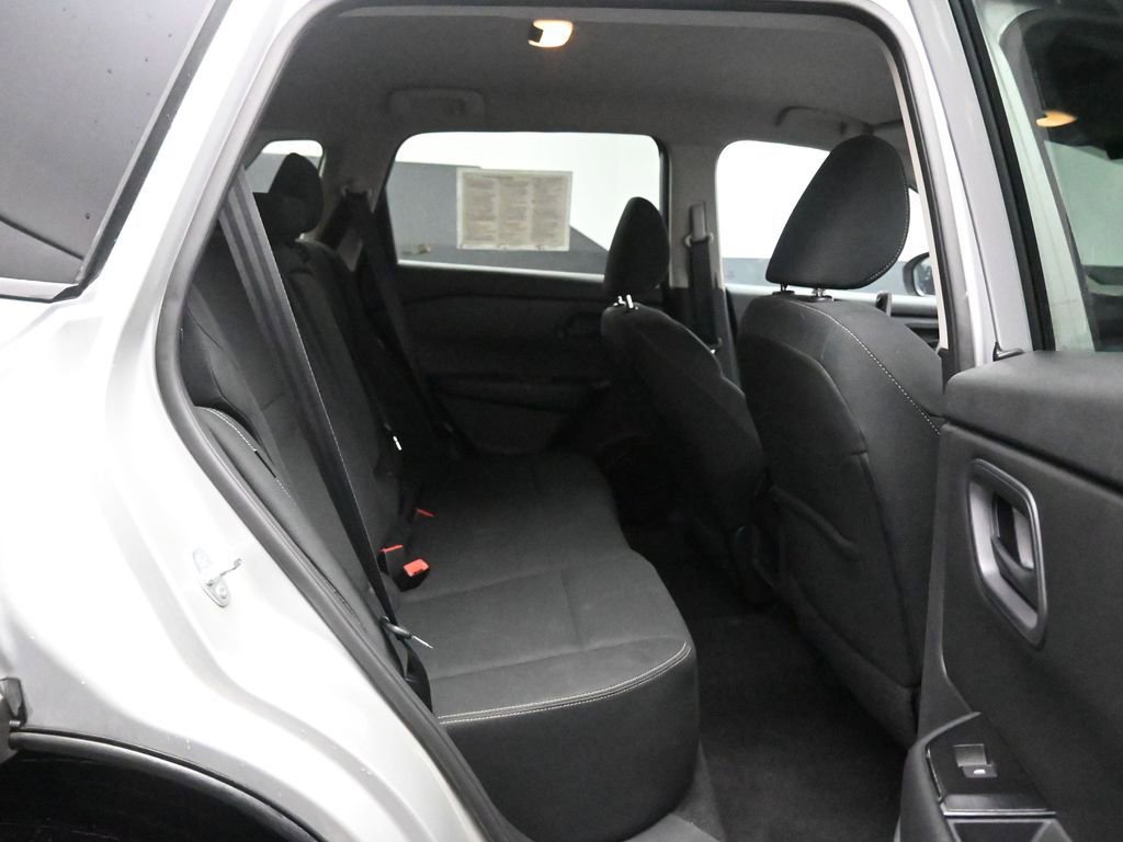 Used 2024 Nissan Rogue S image 23