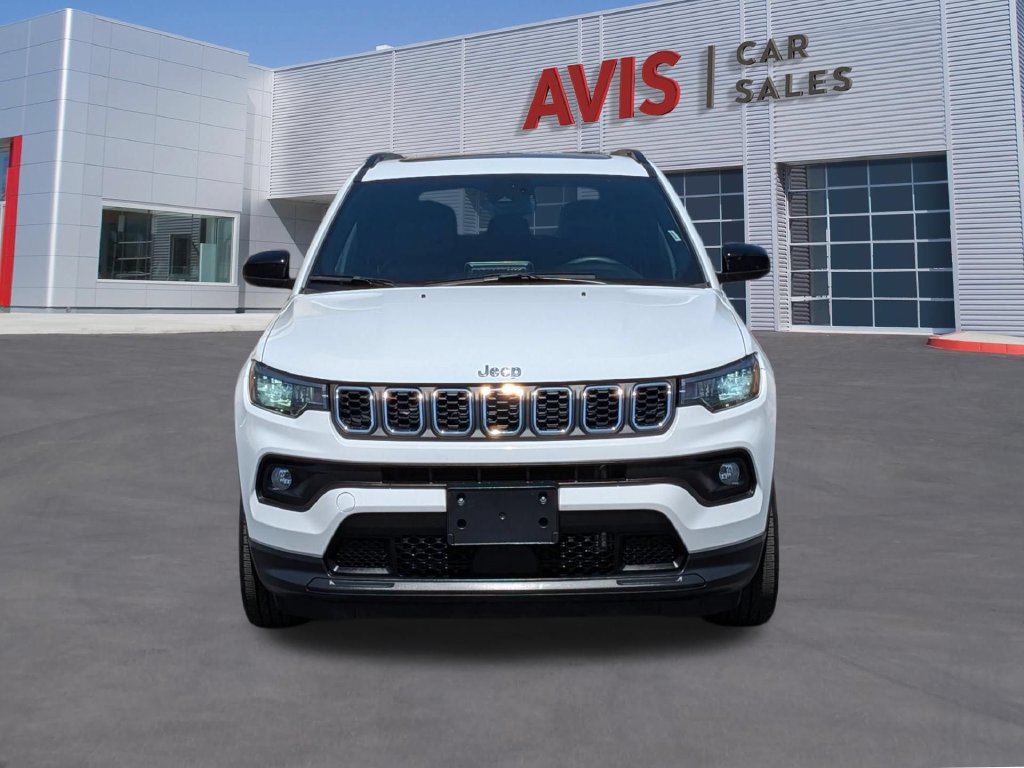 Used 2025 Jeep Compass Latitude w/ Sun & Sound Group AWD/4WD image 2