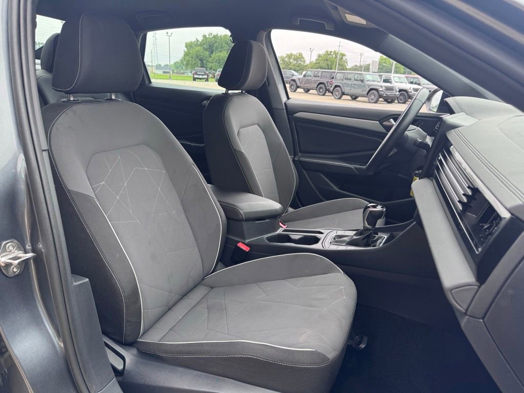 Used 2025 Volkswagen Jetta Sport FWD image 21