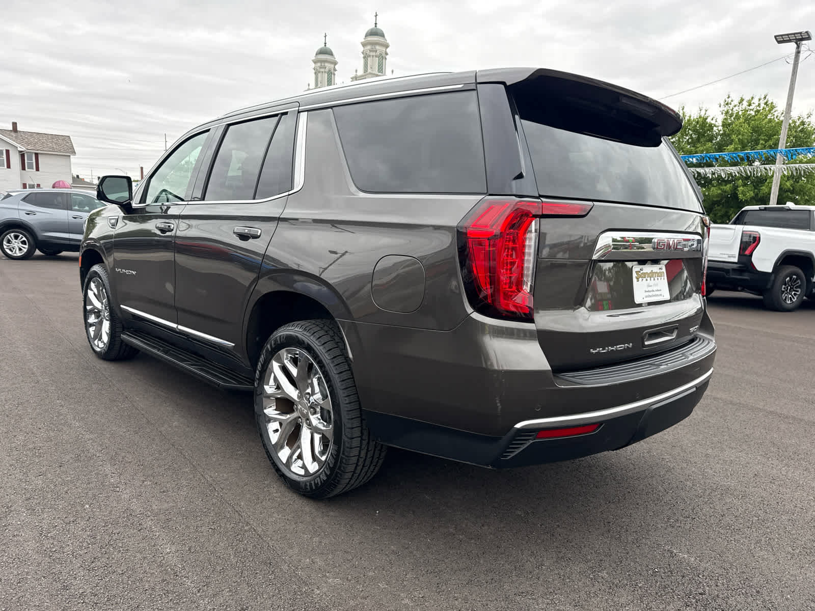 Used 2021 GMC Yukon SLT w/ SLT Premium Package AWD/4WD image 8