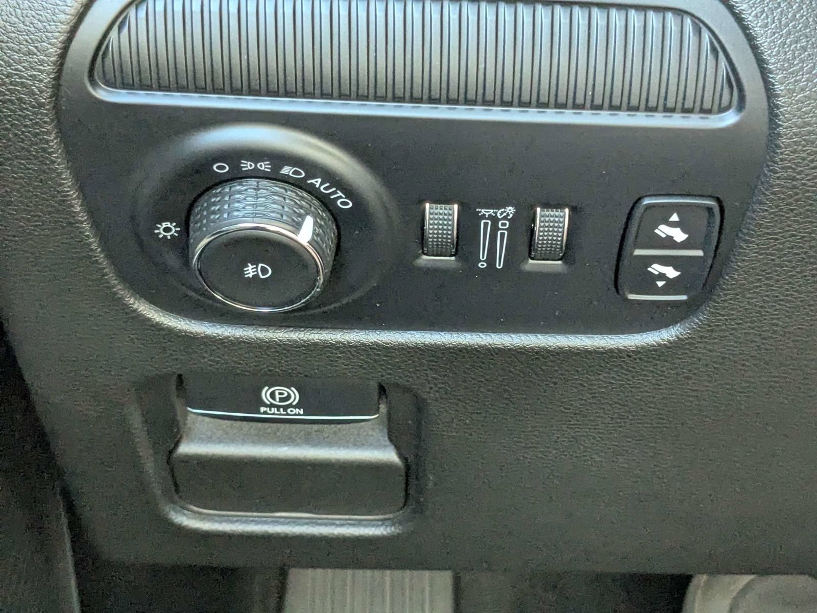 Used 2023 Jeep Wagoneer 4WD w/ Convenience Group I image 26