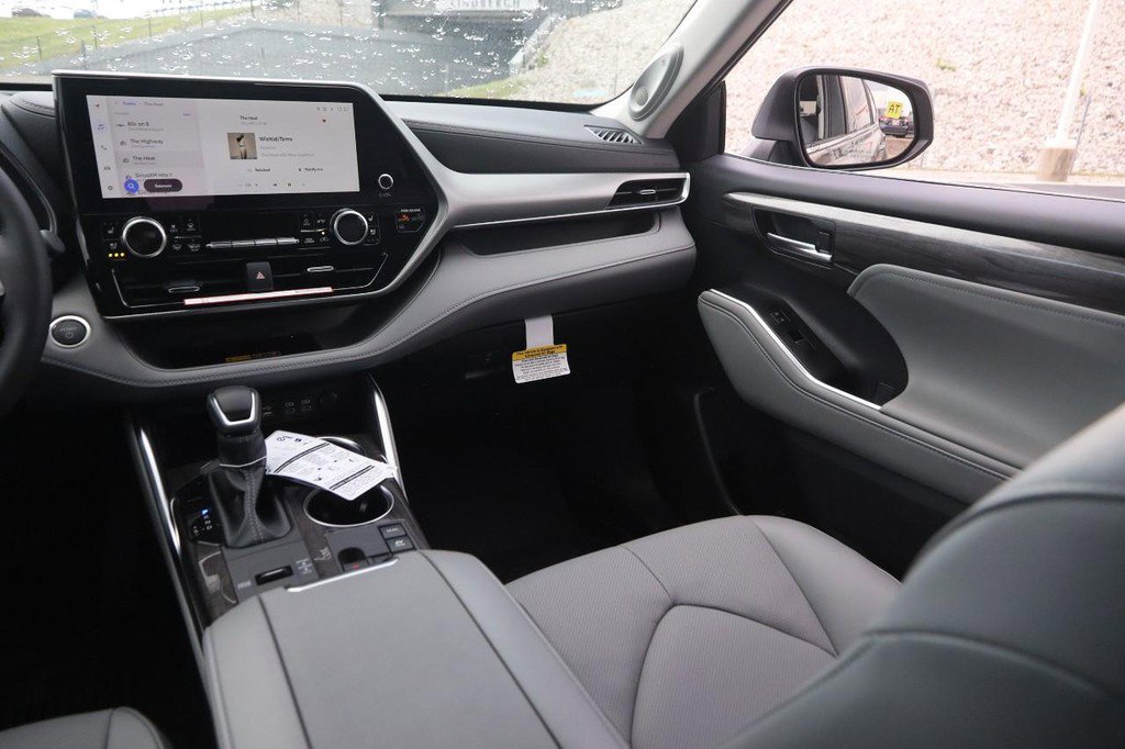 New 2026 Toyota Highlander Platinum AWD/4WD image 29