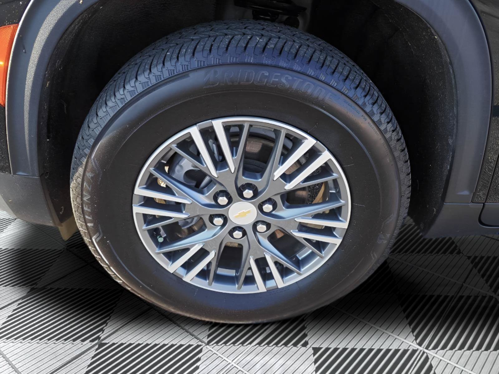 Used 2024 Chevrolet Traverse LS AWD/4WD image 33