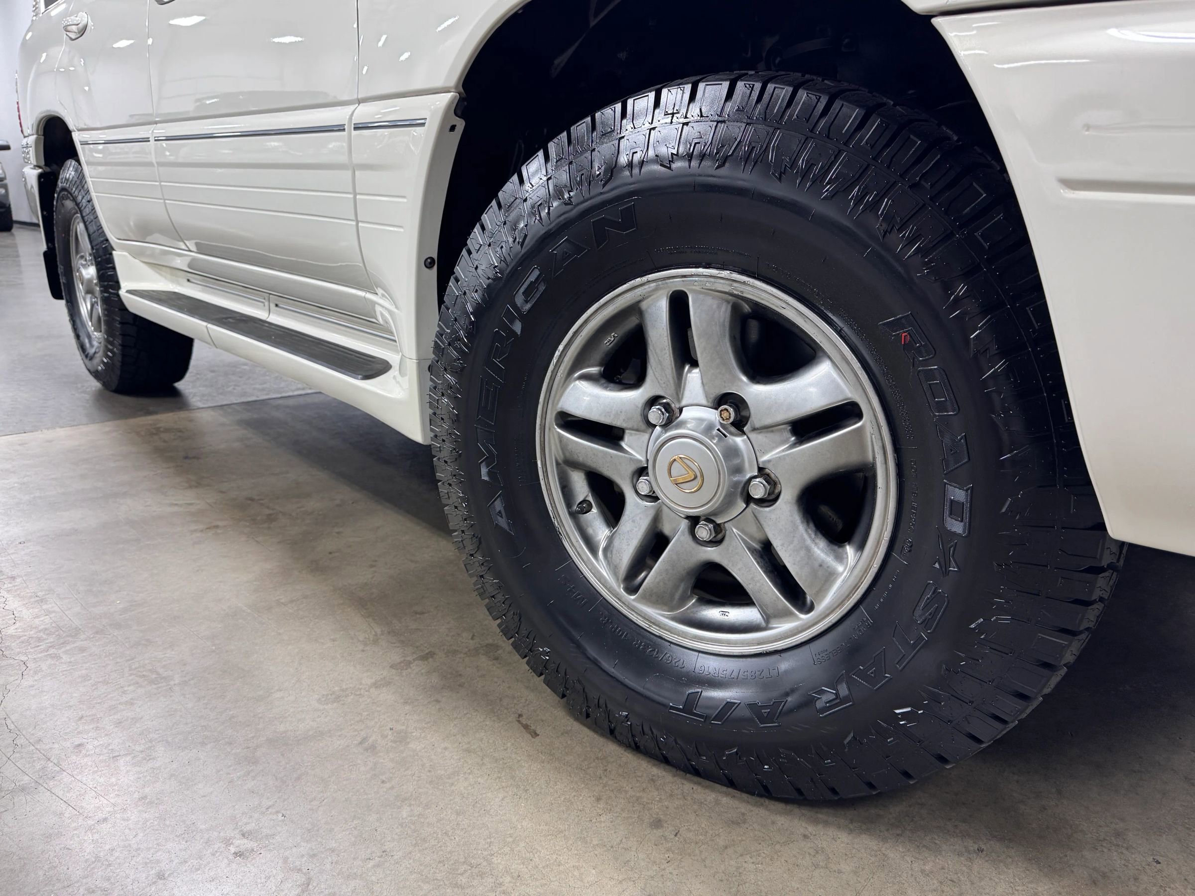 Used 2002 Lexus LX 470 LX 470 Sport Utility 4D image 22