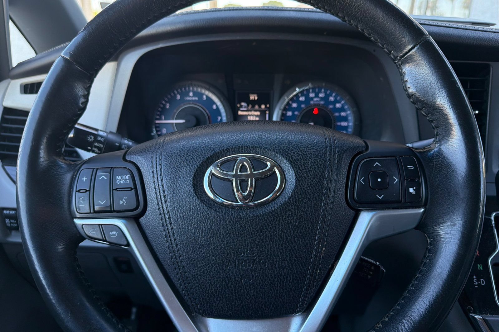 Used 2015 Toyota Sienna XLE FWD image 25