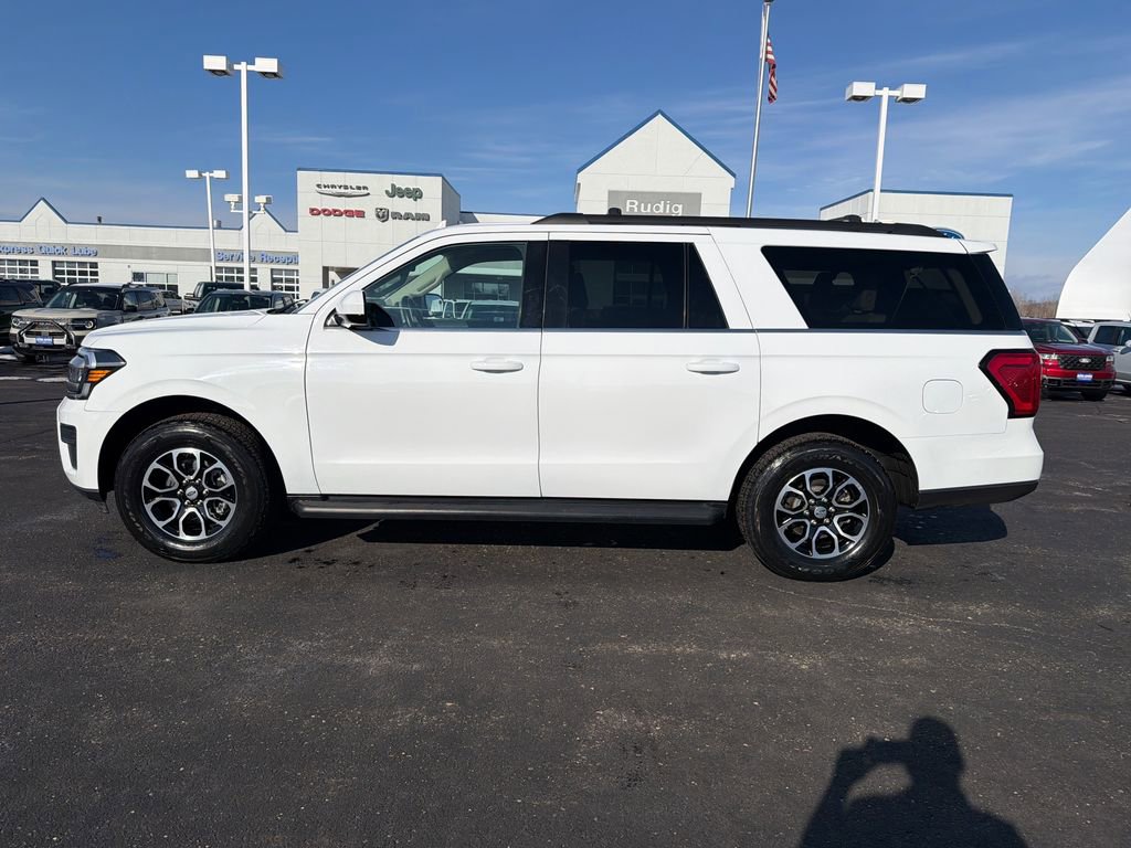 Used 2024 Ford Expedition Max XLT AWD/4WD image 2