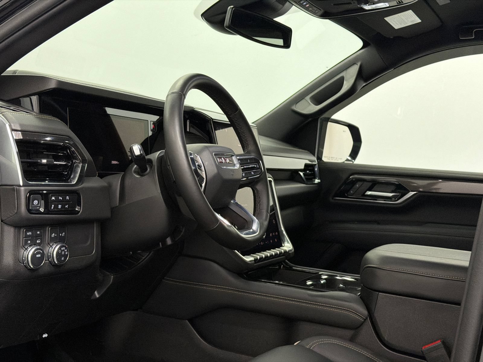 Used 2025 GMC Yukon XL Elevation AWD/4WD image 18