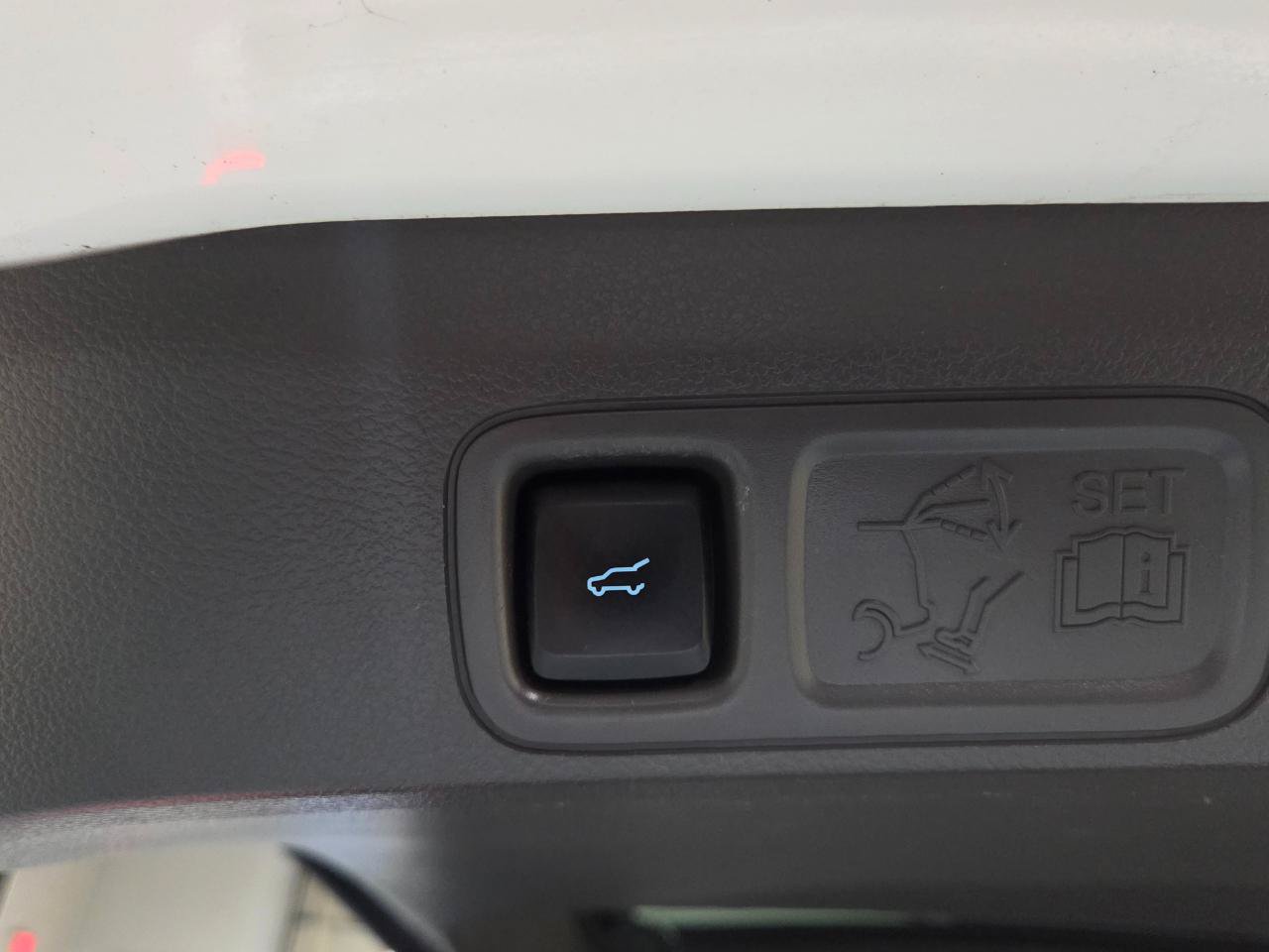 Used 2018 Ford Expedition Limited w/ Equipment Group 301A AWD/4WD image 39