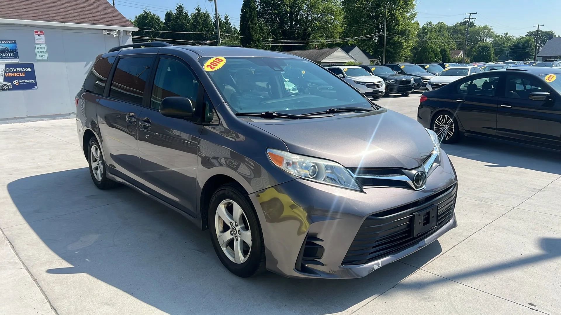 Used 2018 Toyota Sienna LE w/ Carpet Mat Package image 3