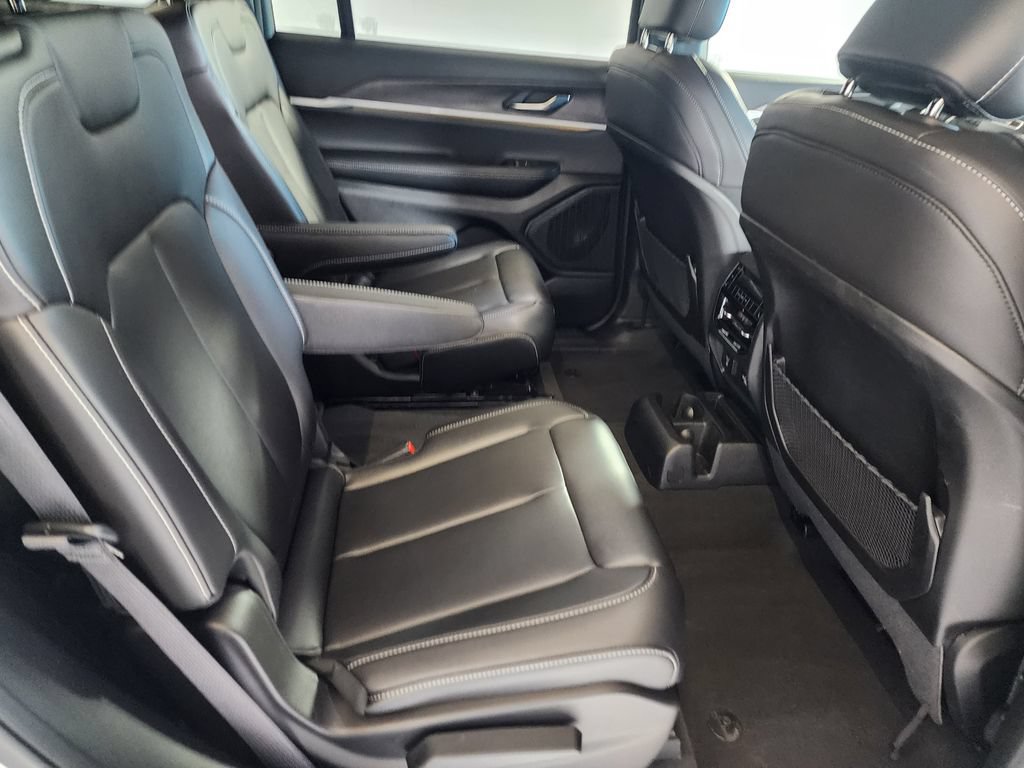 Certified 2025 Jeep Grand Cherokee L Limited w/ Black Appearance Package AWD/4WD image 16