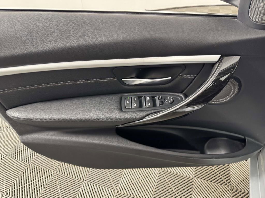 Used 2018 BMW 340i xDrive Sedan w/ Premium Package AWD/4WD image 17