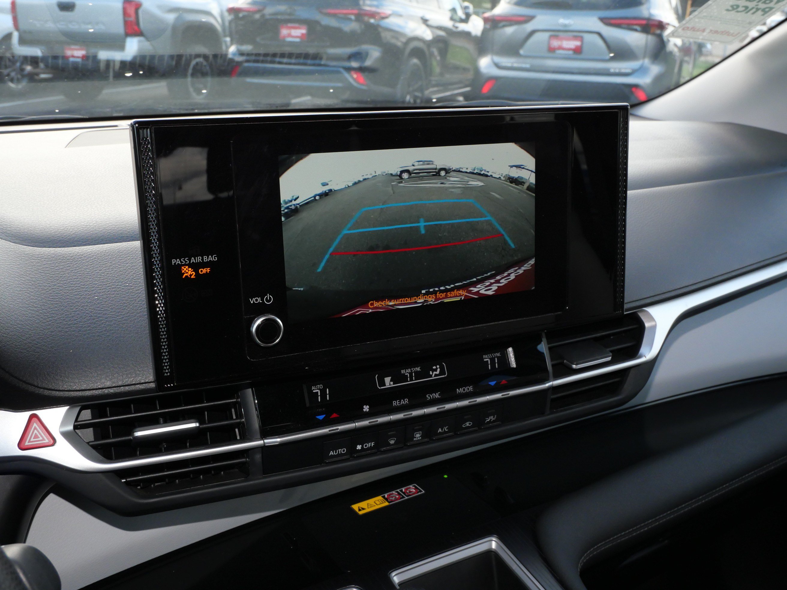Certified 2025 Toyota Sienna LE AWD/4WD image 30