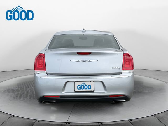 Used 2016 Chrysler 300 C image 4